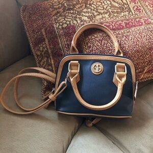 purse. new. tags still on. crossbody purse. giani bernini
